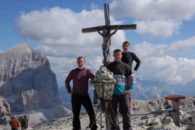 Vrcholové foto, vlevo Toffana di Rozes