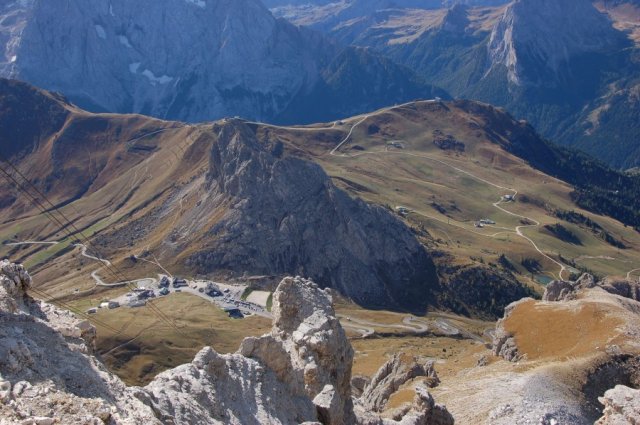 Pohled dolů do sedla